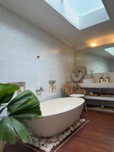 villa camelot seminyak bali