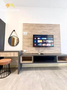 Imperio Residences Private Bathtub or Jacuzzi by Nestcove