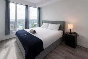 Highrise King Condo With Home Cinema - Pool,Gym,Bowling Alley,Hot Tub, Sauna,Lounge