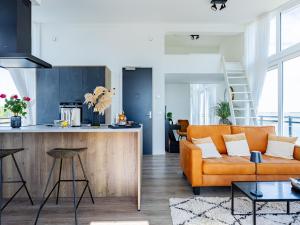 Penthouse with beach view