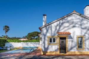 Casa de Colares - Sintra Beach Pool Surf Getaway Work and Play