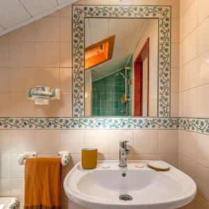 Casa de Colares - Sintra Beach Pool Surf Getaway Work and Play