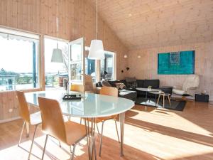 8 person holiday home in Struer-By Traum