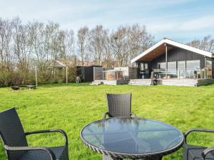 8 person holiday home in Struer-By Traum