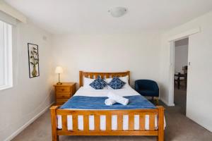 Sydney Harbour Side Waterfront Apartment