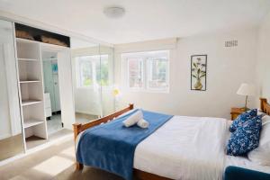 Sydney Harbour Side Waterfront Apartment