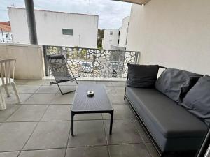 Appartement PMR avec balcon, 2 chambres, accès direct plage, piscine, parking sécurisé - La Tranche-sur-Mer - FR-1-194-220