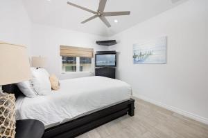 Beachfront Bliss • Rooftop Ocean Views 204 EOF B home