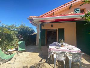 Villa rénovée à 2 pas de la plage - 4 pers. - FR-1-413-269