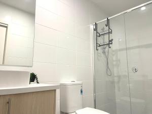 Modern Cozy Townhome with Balcony at Central Location