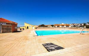 Lovely Home In Le Barcarès With Lake View