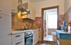 3 Bedroom Pet Friendly Apartment In Varazze