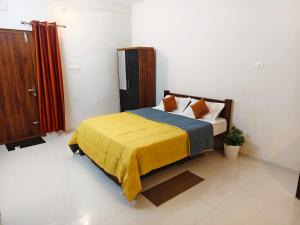 Harichandhanam Inn 100 meters from temple