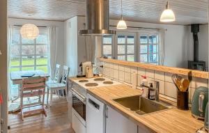 3 Bedroom Beautiful Home In Dronningmølle