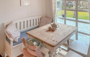 3 Bedroom Beautiful Home In Dronningmølle