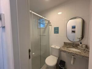 APARTAMENTO BERTIOGA CENTRO - TV, WIFI, Garagem localiza-se em Bertioga, a 10 minutos a pé de Praia da Enseada