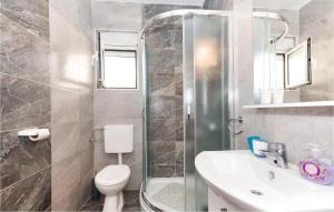 2 Bedroom Stunning Apartment In Rogoznica