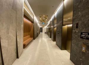Sky-High Luxury on 50th Floor Breathtaking Views by Stylish Stays