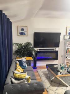 Comfortable Home Near Everything