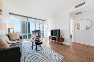 Rincon Hill 1 Bedroom w Work Setup by Anyplace - 11764