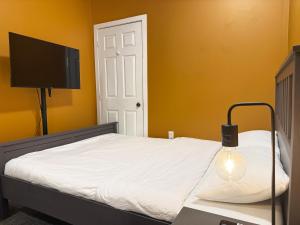 Downtown Private Room without Window