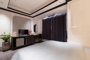 Light Vesper Premium Hotel & Sky Bar