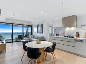 Beachfront Elegance | 1BR Jewel North | Pool&Ocean