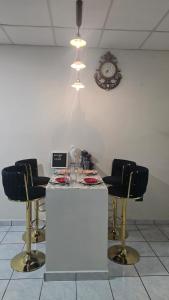 Casa Elegante y en Residencial Privada en Santa Ana