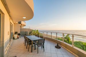 G4 Bermuda Beachfront Bliss-Breaker Views Willards