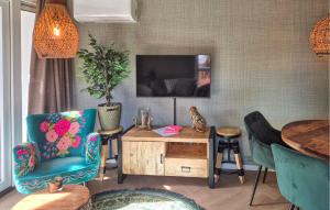 Beautiful Home In Heinkenszand