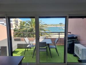 Marina 2 , appartement vue mer exceptionnelle