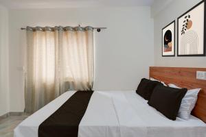 Hotel O SM Happy Stay ROOMS