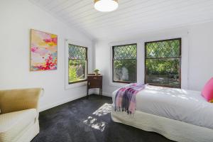 Mariannas Lakeside Cottage