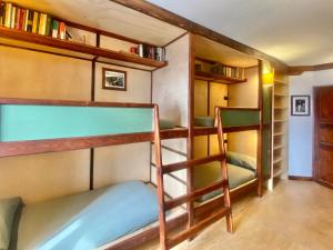 Shangri-La Travellers Hostel