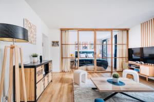 King size beds - 2 bathrooms - 2 free parking