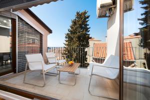 Bellevue - two bedroom apartment with terrace and private garage