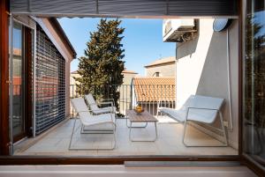 Bellevue - two bedroom apartment with terrace and private garage