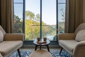 ALAYA STAYS Lakefront Suites, Naukuchiatal