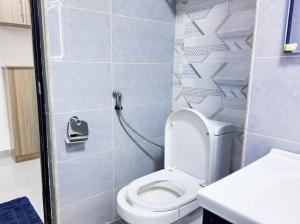 Relaxing 1 bdr with a king bed and free parking