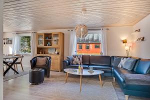 Cozy Holiday Home Near The Water With Space For 5 People