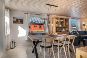 Cozy Holiday Home Near The Water With Space For 5 People