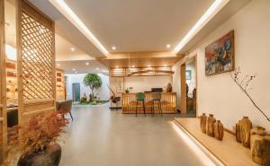 Fenghuang 凤凰古城如是青山民宿 Guesthouse lobby