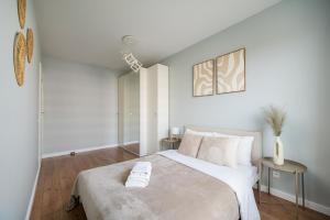 Wola Obozowa Spacious Apartment by BookingHost