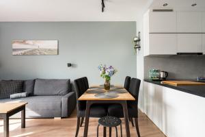 Wola Obozowa Spacious Apartment by BookingHost