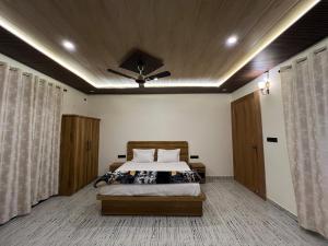 Apna Adda Homestay-3BR Mountain View by Homeyhuts