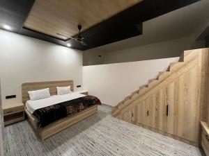 Apna Adda Homestay-3BR Mountain View by Homeyhuts
