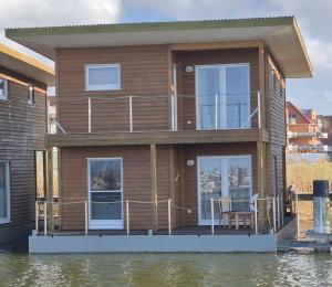FLOATING HOUSES Classic - Schwimmendes Ferienhaus - Barth Haus 2