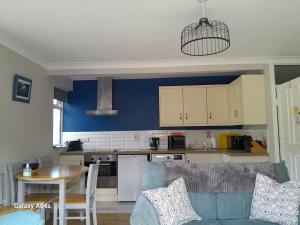 Apartment - Sleeps 3 - Westport Free Parking