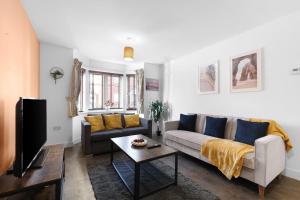 Stylish 3-Bedroom Home with Garden & Parking in Slough