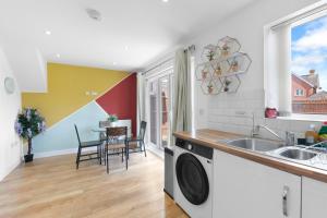 Stylish 3-Bedroom Home with Garden & Parking in Slough